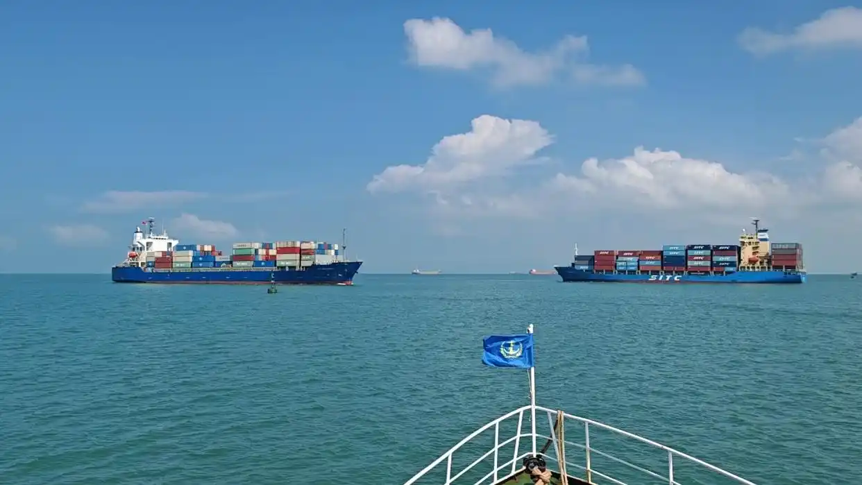 洋浦港实现万吨级船舶双向通航，，，，货物周转效率显著提升