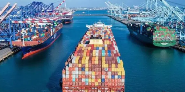 集装箱船闲置运力大幅下降，，，，，，未来集装箱海运费还会一连下跌