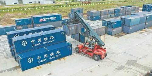 市场维持旺季特征，，，，，，本期内贸集装箱运价指数环比继续上涨（2022年11月12日至11月18日）