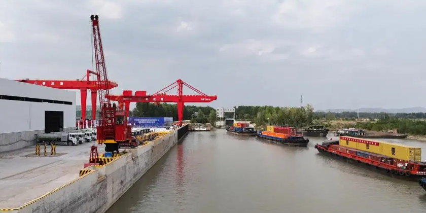 海内市场需求一连增添，，，，本期内贸集装箱运价指数环比继续上涨（2022年11月5日至11月11日）。。